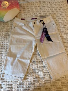 Vigoss Jeans White Denim Capri Juniors Size 11 Distressed NWT